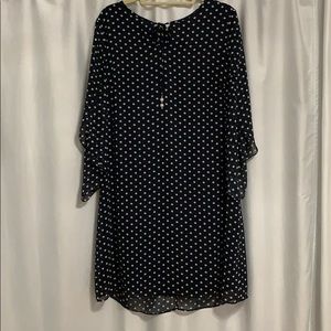 Rob & Ali Polka dot dress with flowy sleeves